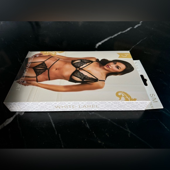 Strappy Garter Set - Picture 3 of 3